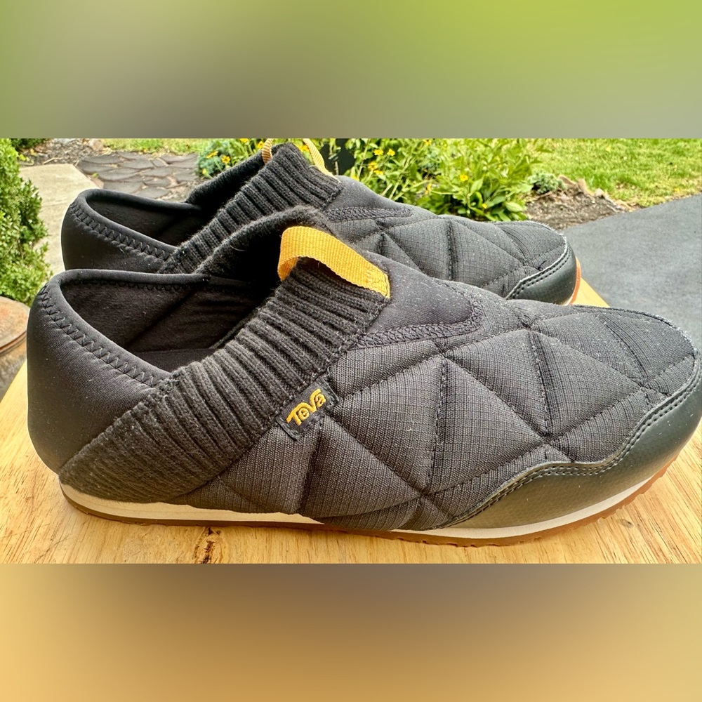 Teva Ember Moc quilted black slip on moccasin slippers. Men’s size 11.